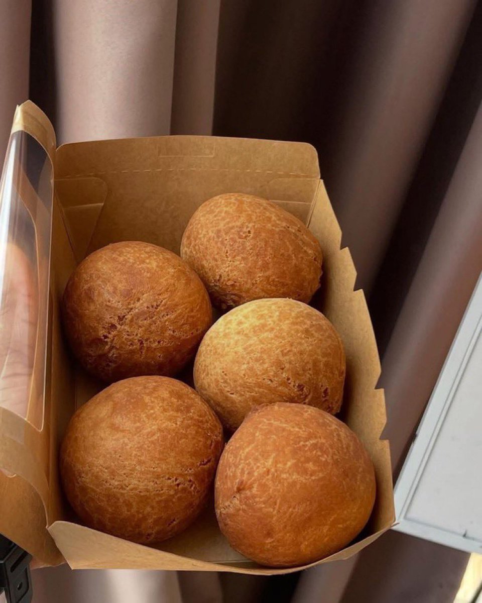 JerryDiran's tweet photo. Just wanna keep eating while I complete my tasks for the day https://t.co/SH5xbOTtYy