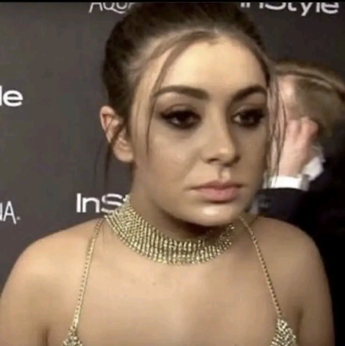 Thinking about the one time I had a whole convo with a guy on Grindr thinking the "FF" in his user meant "Final Fantasy" only for him to tell me when we met he meant fisting 💀