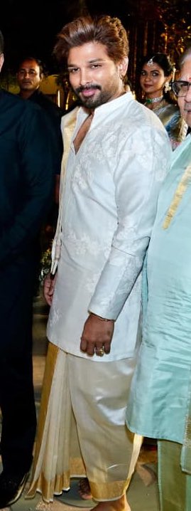 roju rojuki railway compartment lo tappatlu kotte batch la tayyaravthunnav…
take care bhAAi ♥️🥹