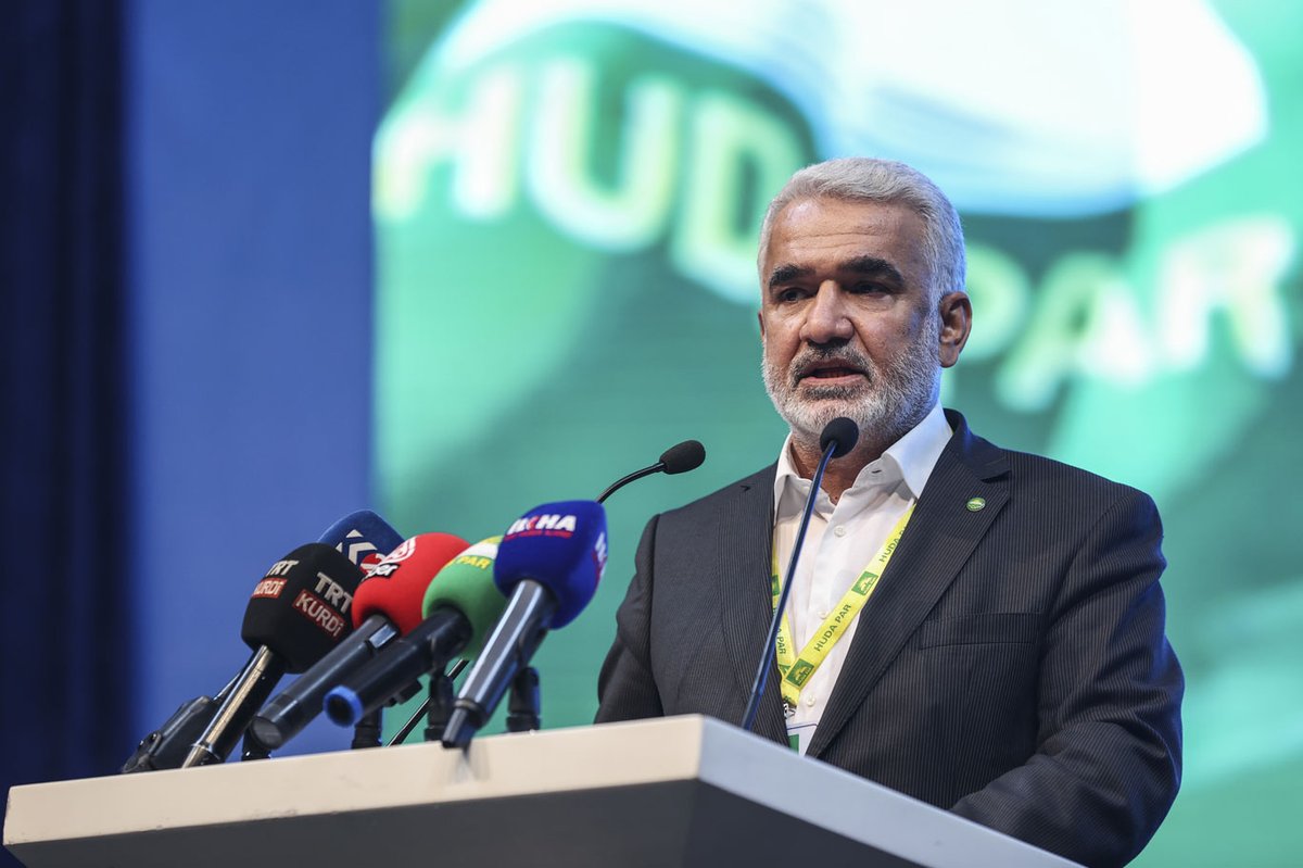 📌 HÜDA PAR Genel Başkanı Zekeriya Yapıcıoğlu'ndan ABD Başkanı Donald Trump’a tepki.

🗣 Yapıcıoğlu: “Kürtler ne senin babanın uşağıdır ne de senin kara gücündür.”