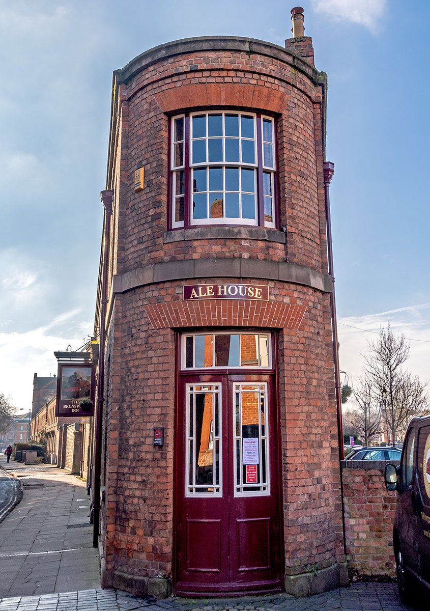 GBbooze's tweet image. The Brunswick Inn, 1 Railway Terrace, #Derby 🍻 🚂
Built in 1841 it is the oldest purpose-built railway pub in the world. It is part of the original Midland Railway Village. Carefully restored, it is owned by Everards, while an on-site brewery is managed separately.
