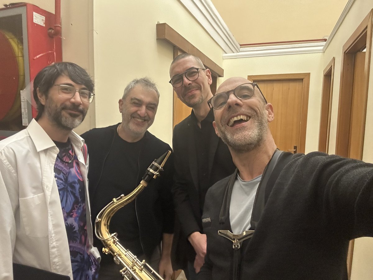 GuarreraSamyr's tweet photo. Super gruppo siamo pronti per il concerto ! Grazie https://t.co/yncYwbEb3R