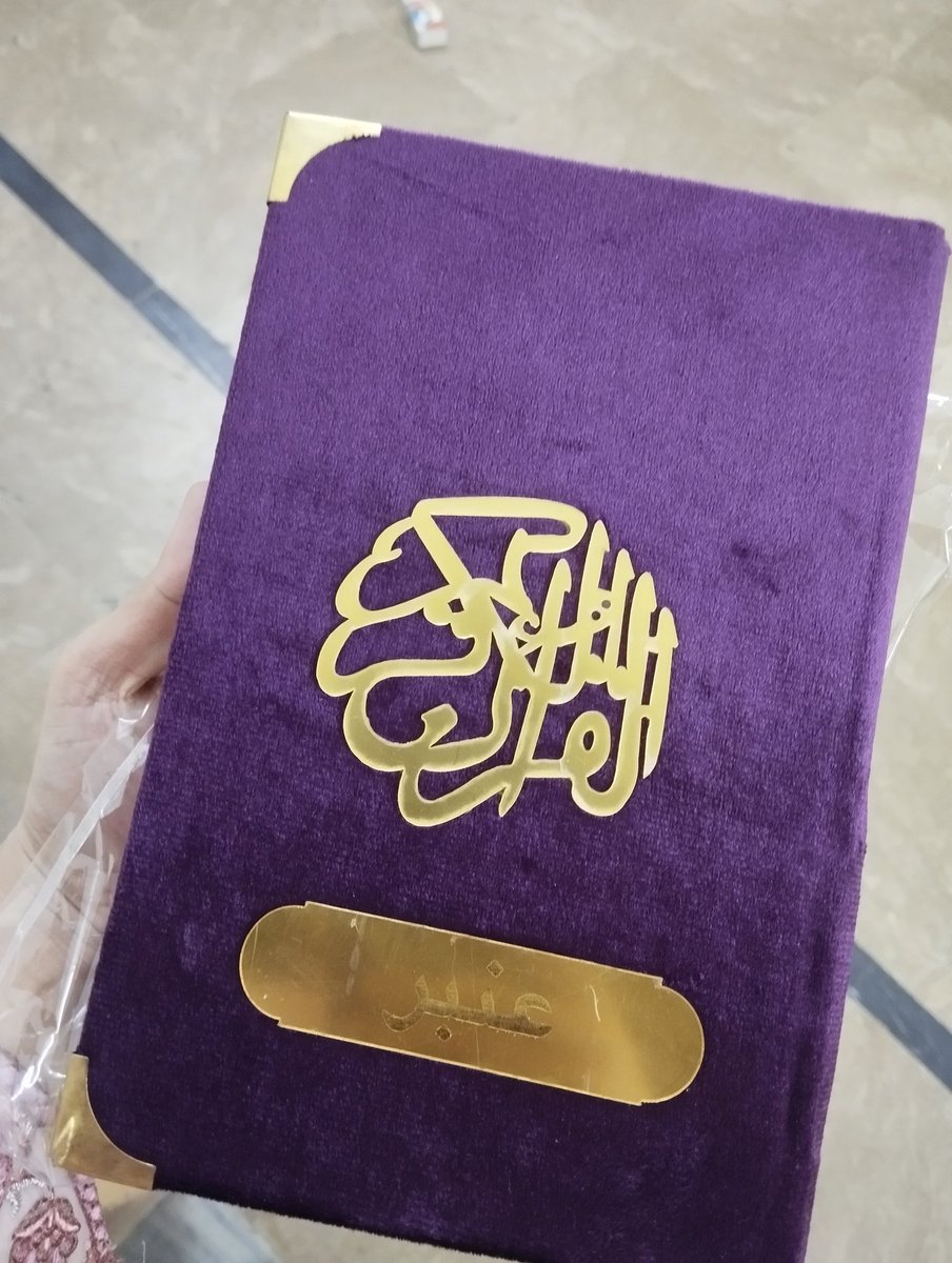 TheUnmberAshraf's tweet photo. Idk how to name it, but receiving all girlie stuff as your eidi and your husband have a customised Tajweed Quran Pak for you is so wholesome. 
I'm crying 😭💟 https://t.co/zjdUBxMc5q