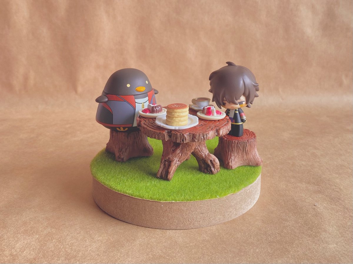 キャンドゥに売ってたミニ切り株椅子とテーブルセット330円🌳🪵重さもあって安定感あって良いちいさきものの森のお茶会によきサイズ感☺️すわらせちゃんやこえだにピッタリ