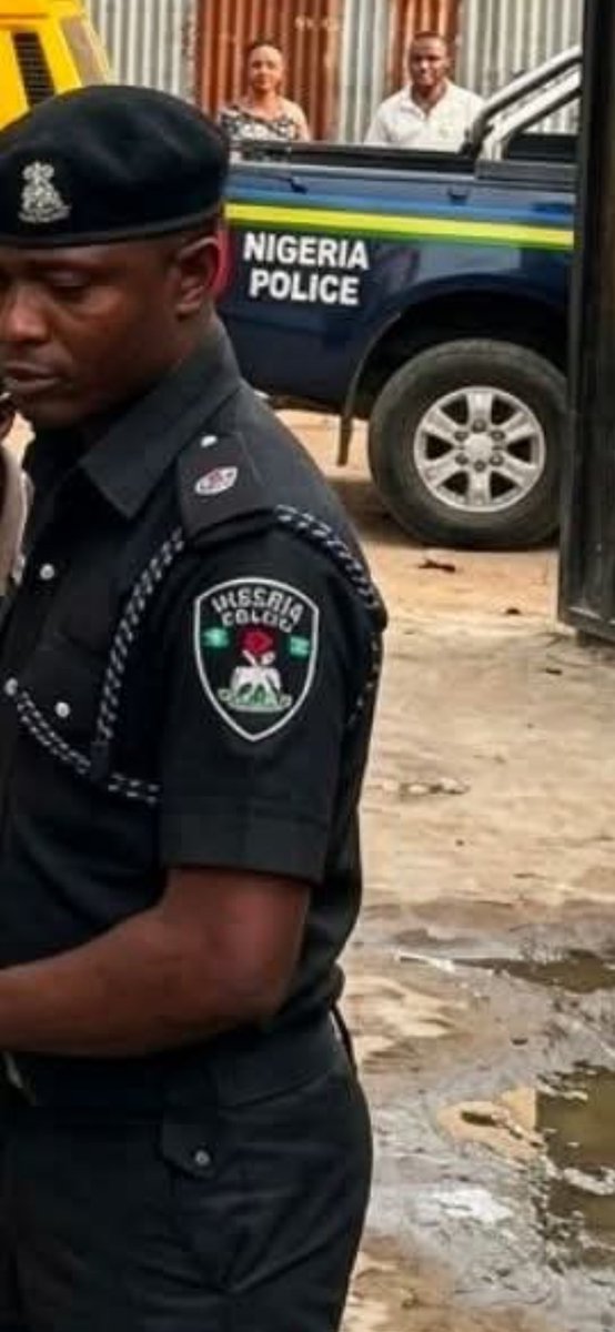 ArcheDao's tweet photo. @_richieandrew_ @forexblog9ja Look at the police logo you’ll know it’s AI https://t.co/dnhcOWPKVa