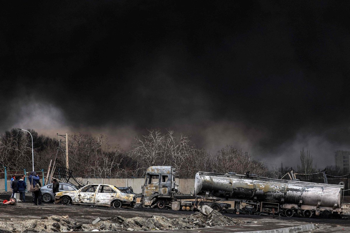 Bombarder des puits de pétrole qui provoqueront des retombées d'hydrocarbures sur les populations ce ne sont pas de frappes "chirurgicales".

C'est l'équivalent d'une attaque chimique sur des populations civiles.

On en est là.