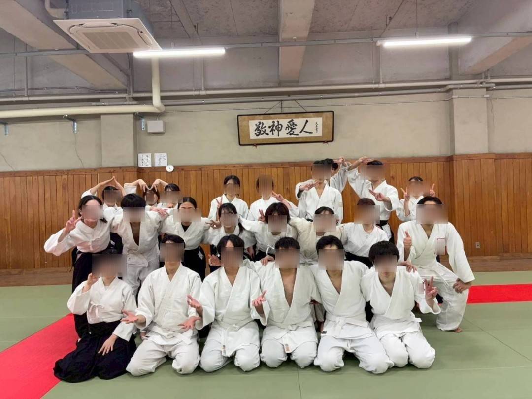 634aikido's tweet photo. 2月の末、青山学院大学さんにご招待頂き、青山・明治・武蔵で合同稽古を実施いたしました！
青山・明治両大学の方々、実りある稽古をありがとうございました！ https://t.co/d15Wk9ZxMj