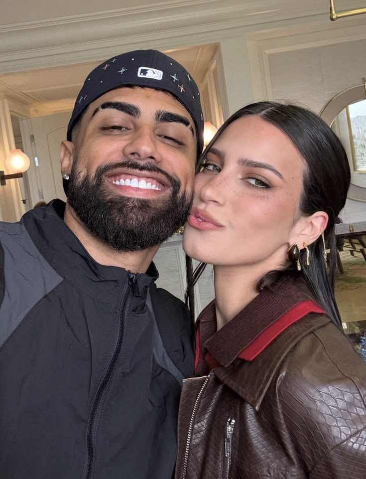 chanelsouI's tweet photo. Te amo mucho mi Batman 🖤

Eres todo lo que está bien en este mundo, que los cumplas feliz para toda la vida, mi amor https://t.co/1ogf3inl0J