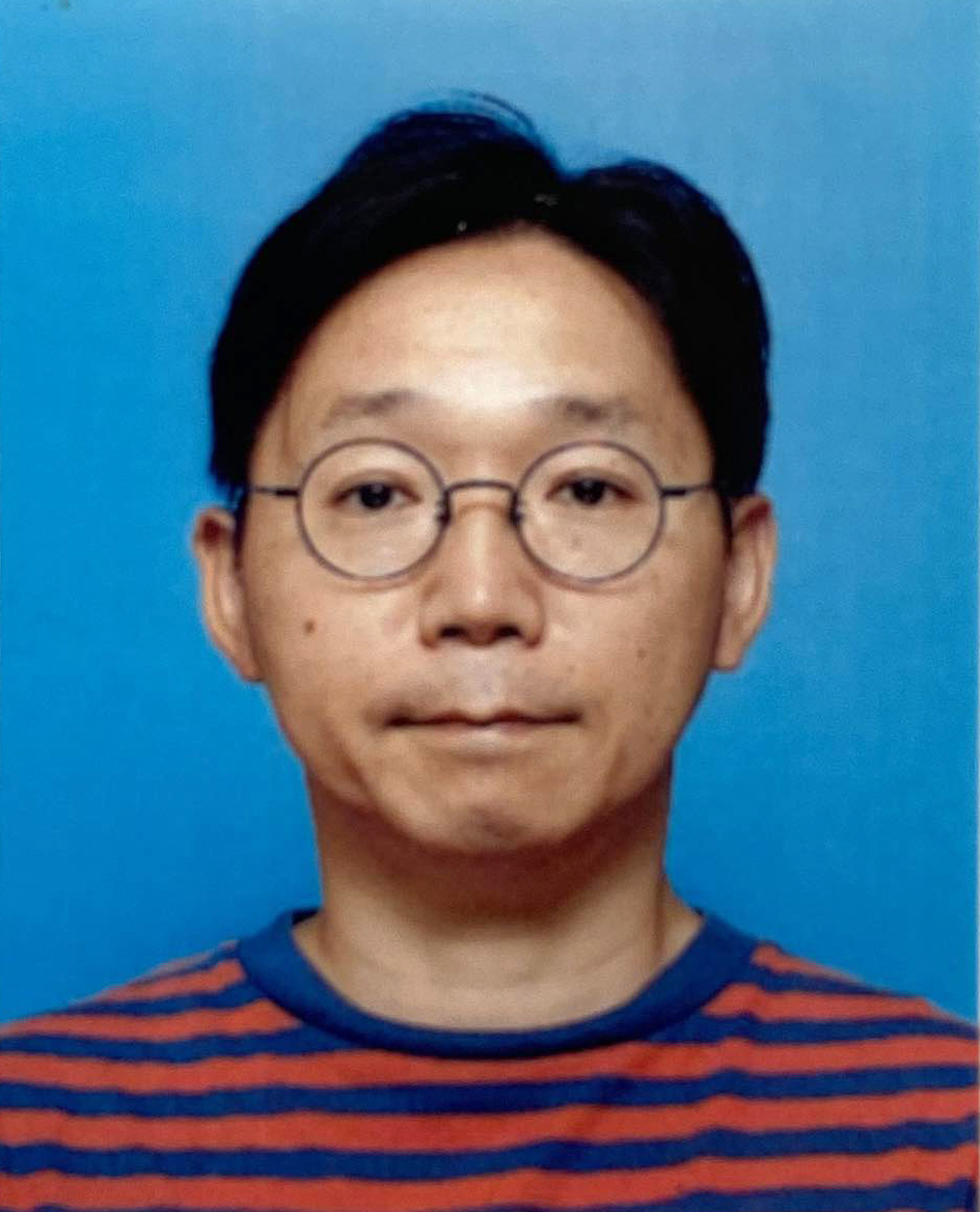 【ノウトの証明写真日記】
あの寺井広樹さんがやってる、知らない人の写真が入っているガチャ、きっとご存じの方も多いと思います。
実はあれ、自薦で参加できるのです。