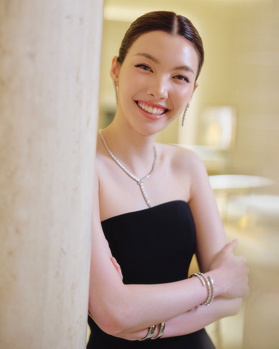 mintmag_th's tweet photo. สวยสง่า! ส่งภาพ #ออมกรณ์นภัส อวดลุคสวยในฐานะ Friend of the House บุลการี ประเทศไทย ร่วมงานฉลอง  The Opening of BVLGARI Friend of the House เมื่อวันที่ 28 กุมภาพันธ์ที่ผ่านมา โดยในงานยังเปิดตัว Serpenti Viper คอลเล็กชั่นอันงดงามเหนือกาลเวลาอีกด้วย💚

#Bvlgari #BvlgariThailand #BvlgariSiamParagon
#Ormkornnaphat
#MintNews