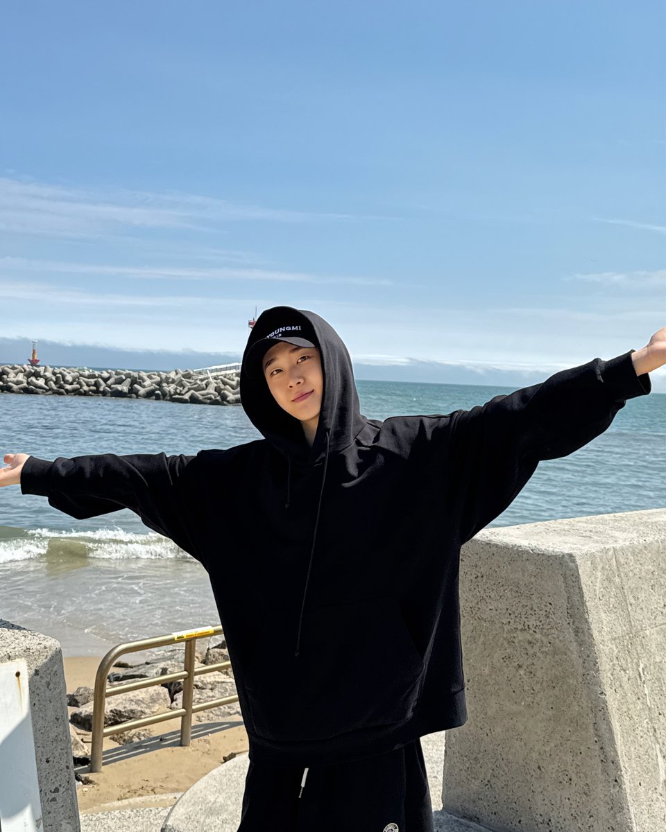jflo_ent's tweet image. 진권 배우가 출연하는 드라마 &amp;lt;내가 너를 원해서&amp;gt;가 오늘 12시 첫 방송됩니다🤍

설레는 마음을 담아 비하인드 컷을 선공개합니다📸💓

🔜 &amp;lt;내가 너를 원해서&amp;gt; 낮 12시 헤븐리에서🪽

#진권 #Jinkwon #내가너를원해서
#제이플로엔터테인먼트 #jfloentertainment