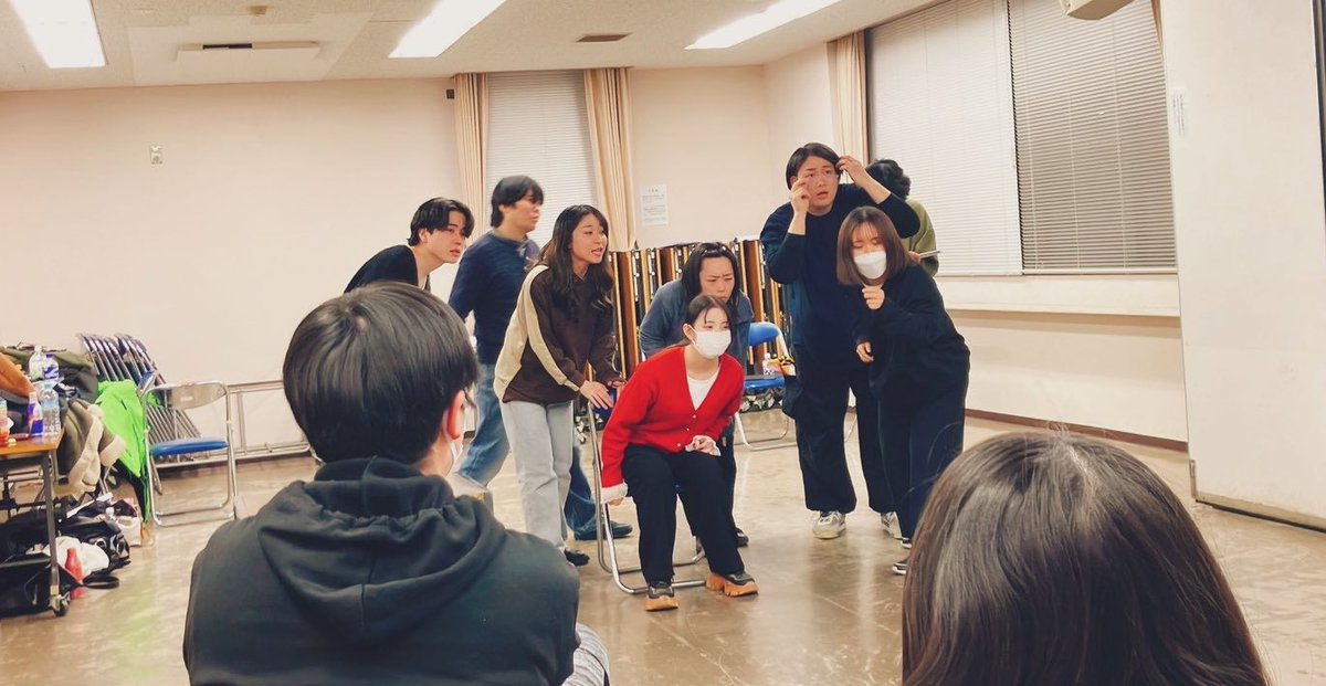 稽古やってます｡

みんなの目線の先にあるものはいったいなんなのか！！！
4/25.26石炭倉庫にきたら分かります｡

4時の窓第一回公演
A「君は冥王星を知っているか？」
チケット予約はこちらから⤵︎⤵︎
trkr.jp/ticket?p=kimim…