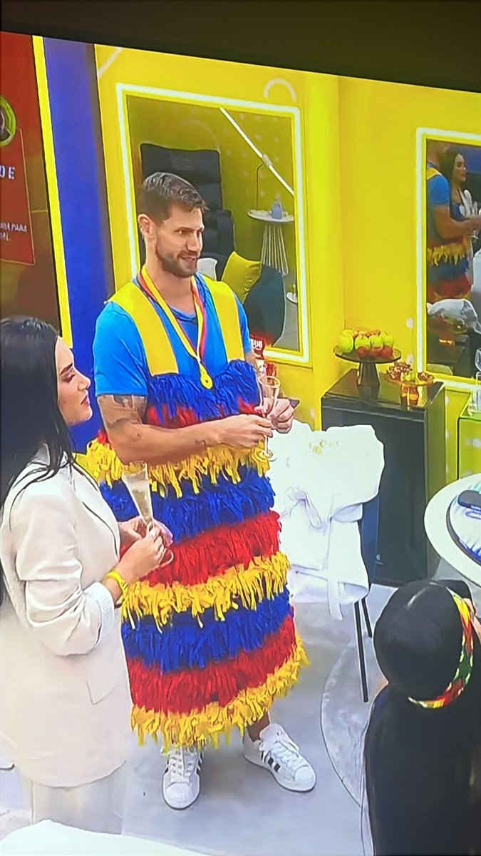 É bem foda-se ele ter saído do VIP né, produção do <a href="/bbb/">Big Brother Brasil</a> 
Agora bebendo champanhe no quarto do líder, além do Whisky que já tomou.
Foda-se tudo.
#BBB26