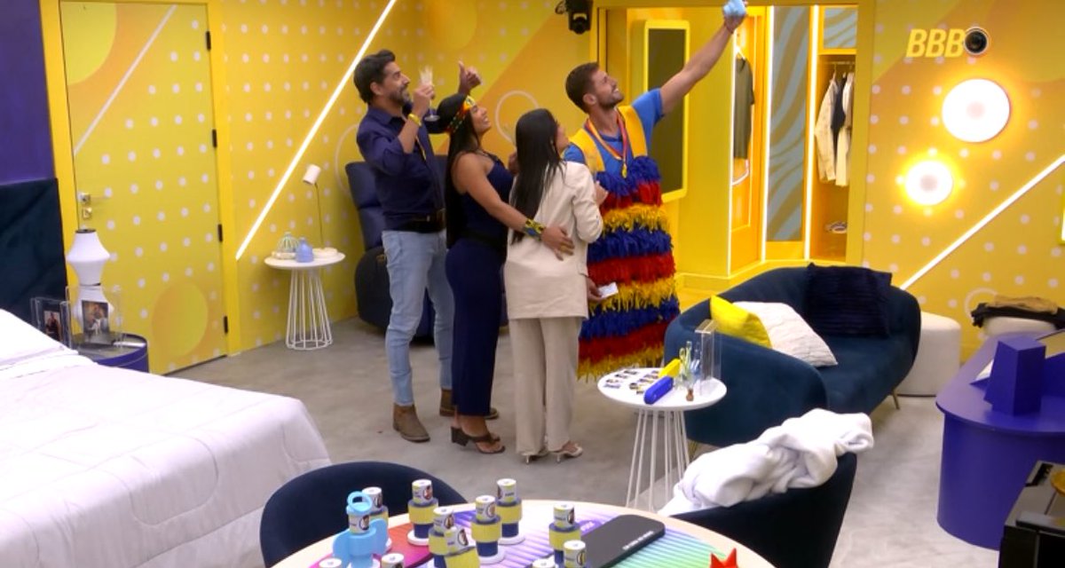 “o brasil pode até não gostar da gente mas a gente é guerreiro”

KKKKKKKKKKKKKKKK I 🧡 FUDIDERS