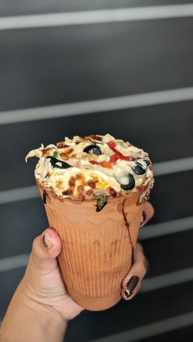 mkrana4580's tweet photo. @motorolaindia The "Kulhad Pizza" is a masterclass in sensory marketingโit takes the globally recognized comfort of pizza & anchors it in the rustic, earthy tradition of Indian street food.
#Motography #MotorolaFusionFrames
@motorolaindia โจ
@rkrana1274 @imFATEH_ @im_ritika @DhunnaGS @AaRTzuu https://t.co/h9vXuYmWIJ