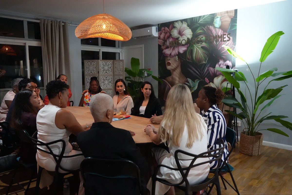🟣 En cette Journée internationale des droits des femmes, rencontre à la Maison des femmes de Saint-Martin avec des actrices de terrain exceptionelles, engagées dans la vie du territoire en matière de santé, de sécurité, d’éducation, de culture.

Leurs parcours sont riches et
