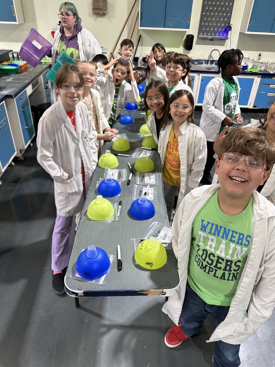 MsTate_EGE's tweet photo. Field trip fun from February!!!!! 🧪🥼🧑‍🔬 https://t.co/eN7j940stu