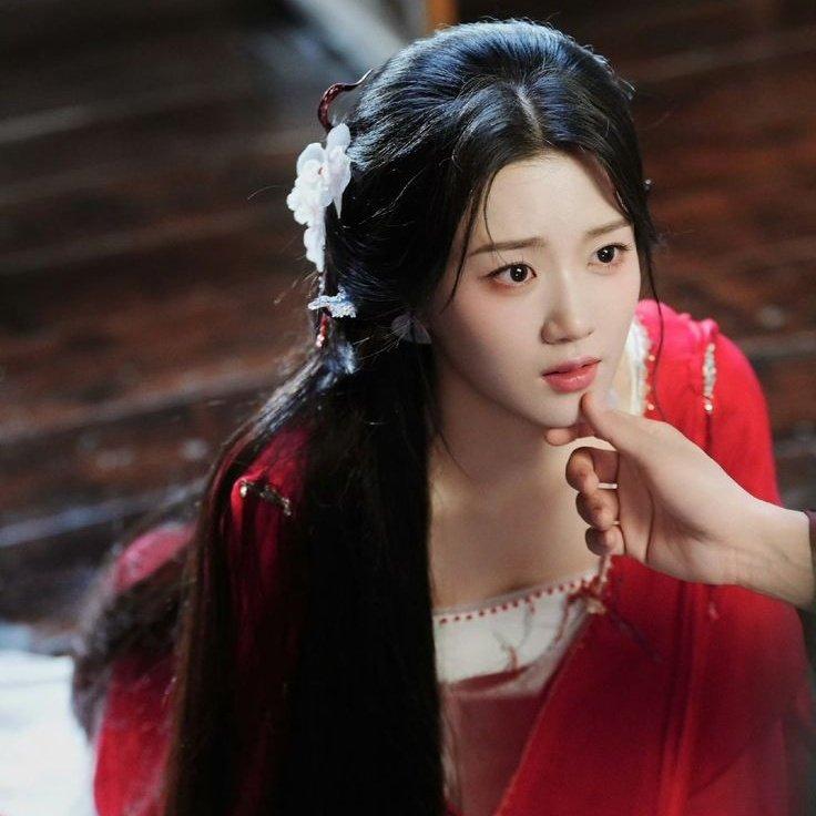 สายลับแคว้นศัตรูที่ถูกจับได้ว่าปลอมตัวเป็นนางรำมาลอบสังหารแม่ทัพเฟยหง นึกไม่ถึงว่าไม่เพียงนางจะไม่ถูกไต่สวน ท่านแม่ทัพยังเก็บนางไว้ข้างกายอีก

"เหอเยี่ยน...ข้าไม่รู้ว่าเป็นเจ้า"
"ตอนนี้รู้แล้ว ดีใจหรือไม่ที่ข้ายังไม่ตายด้วยน้ำมือเจ้าเป็นครั้งที่สอง"