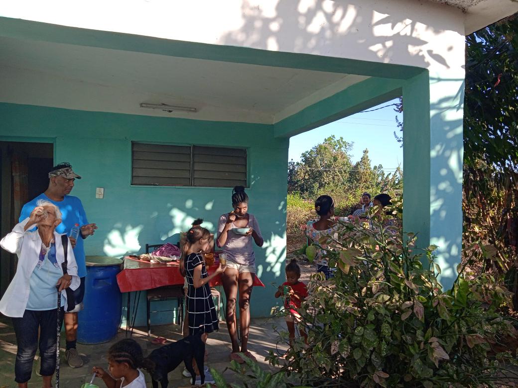YaraLorenz43149's tweet photo. Las federadas #Sanluiseñas del proyecto de la Raíz al Cielo del Bloque Isabel Rubio perteneciente al Consejo Popular Santa Fé celebramos hoy el día Internacional de la Mujer
#MujeresEnRevolución
#fmcsanluis https://t.co/3RpEhf7tSH
