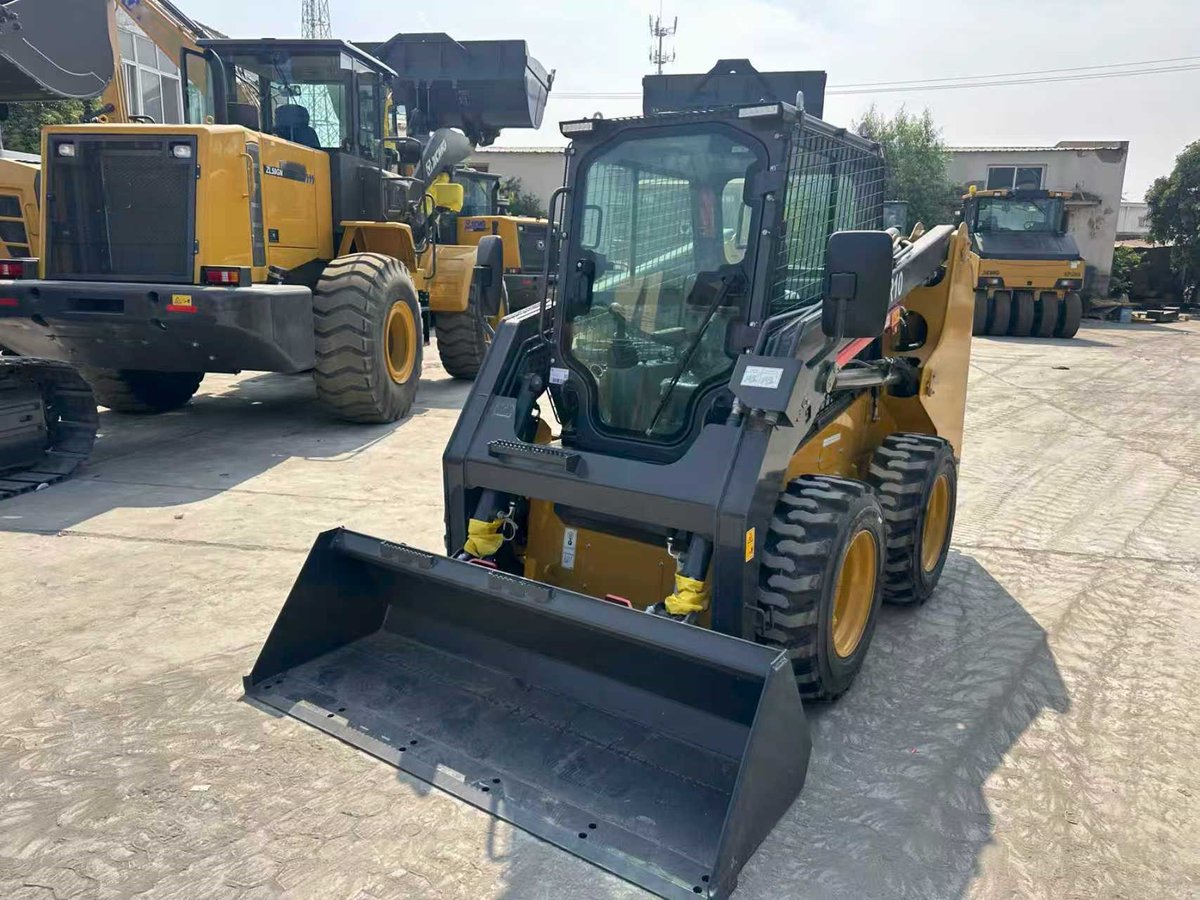 SHale24417's tweet photo. Skid Steer Loader
XCMG XC7-SR10
✨ Rated power 55.8kW
weight 3550kg
bucket capacity 0.6m³
Efficient in narrow spaces, multi-functional &amp; cost-saving!
Inquiries are welcome.
WhatsApp: +86 13971426778 https://t.co/4MsIP4D9bN