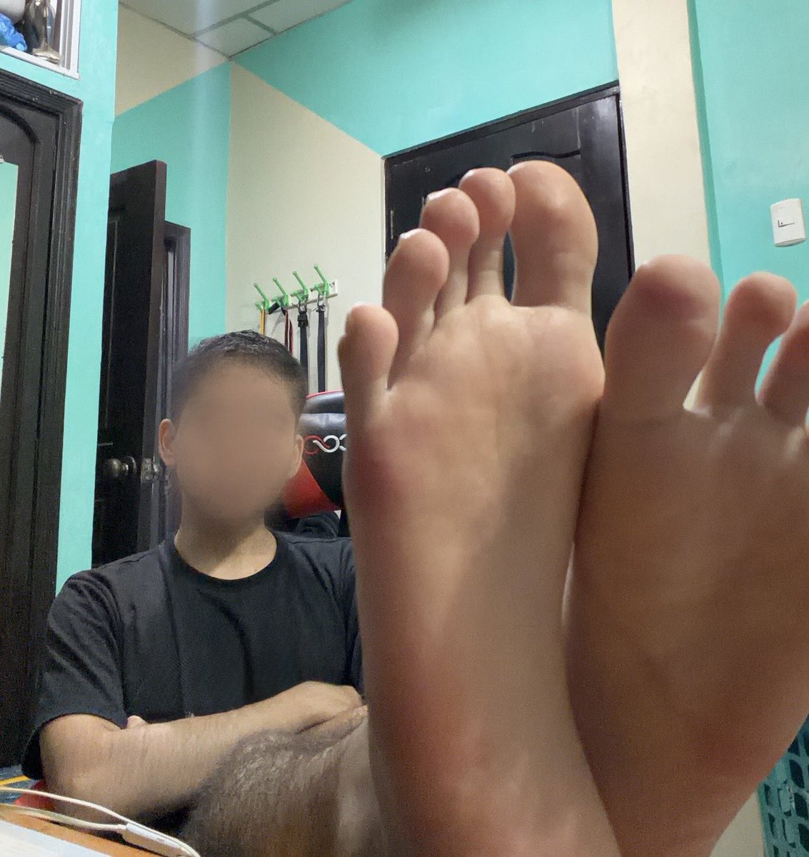 Timid Toes tweet media