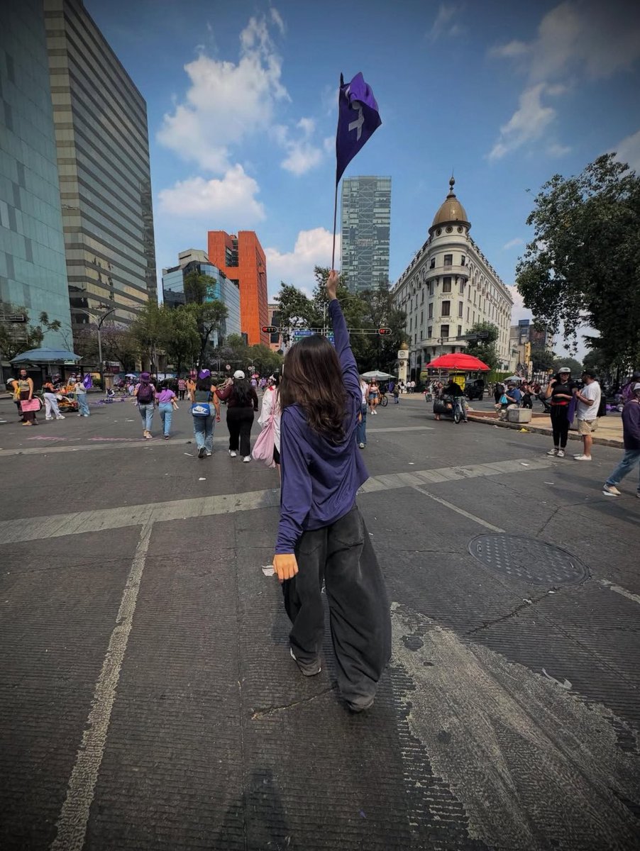 ¡El mensaje es claro!💜

“Las mujeres conscientes debemos de ser fuerza, unión y no guerra, las mujeres no somos rivales ni competencia, somos hermandad.
Siempre lo he mencionado y lo seguiré sosteniendo, por más odio que allá afuera.” — Mar Lara.🙌🏻 

ELLA ME INSPIRA.