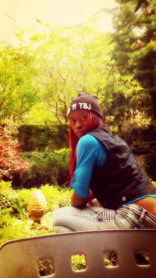 It's y'all girl Tbaby, let me tell you my vibe,  
In the heart of Detroit, where I come alive,  
Got a cup in my hand that I can’t deny,  
Folgers coffee, baby, it’s my morning high!  
Brown skin shining, like my brew so bold,  
With a splash of milk, watch the magic unfold