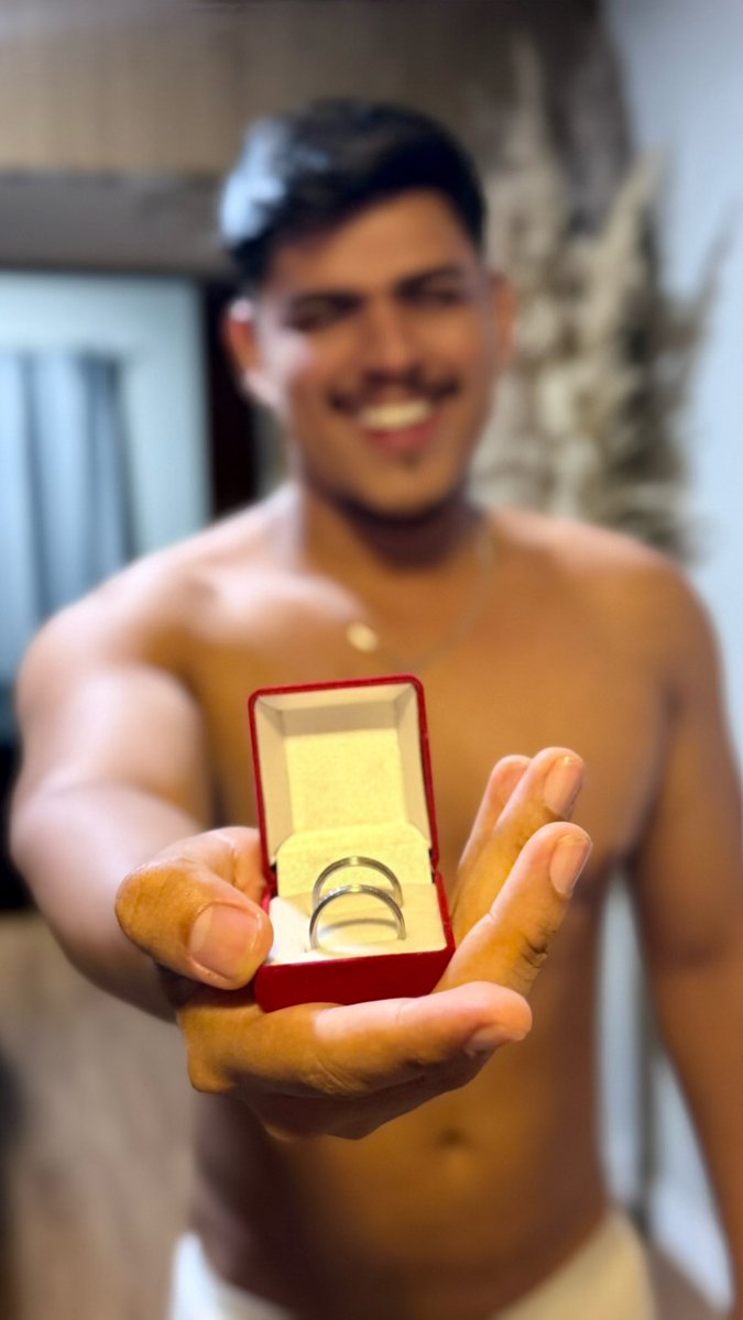 majhoe_'s tweet photo. 💍 https://t.co/4SgNwPwNWK