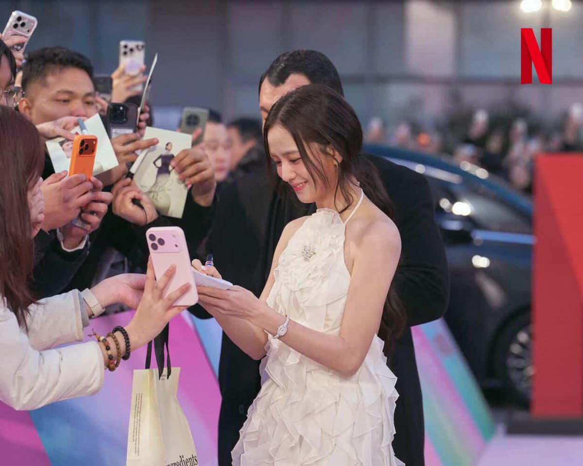ForeverKimJisoo's tweet photo. JISOO yesterday at Boyfriend On Demand after-party event. 💕 https://t.co/KkkFUBH1Z5
