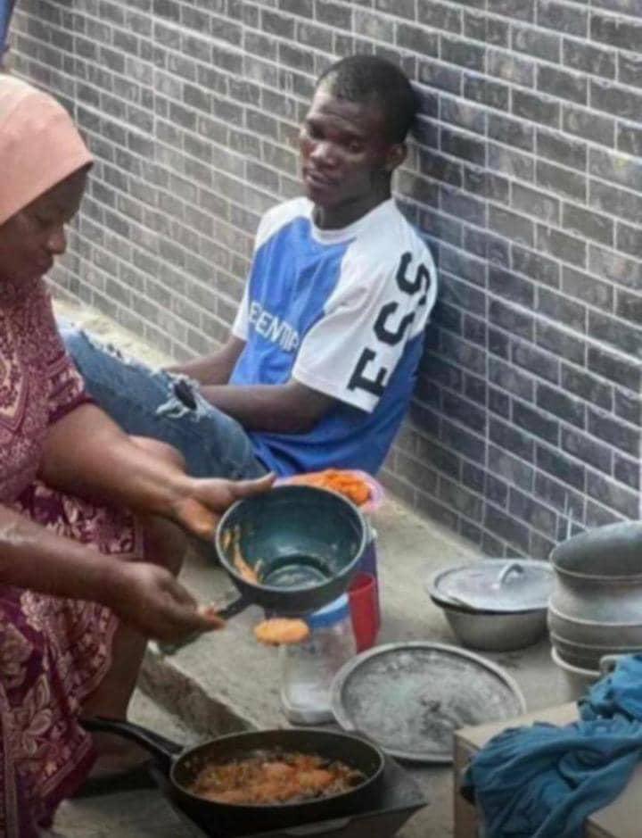 MUSICORACLE0's tweet photo. If Akara drop song una go wait chop ham
We are coming slowly wè are entering every household
#NewArtist
#aruru
#Akara
#sabo https://t.co/Avg4bQKI43