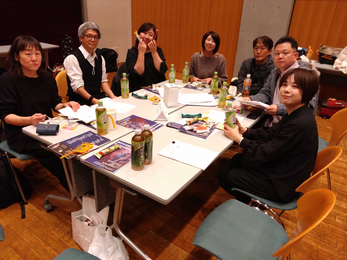 okegawacitywind's tweet photo. 昨日開催の第47回定期演奏会、無事終演いたしました🎊
ご来場いただいた皆さまありがとうございました！🙏
終演後は、司会の水崎環様 @mizutamavoice への花束贈呈、そして懇親会で各パートがテーブルを囲み、労い合いました😃
#吹奏楽 #埼玉 #桶川 #団員募集中 #定演 https://t.co/bJY1aLVL9X