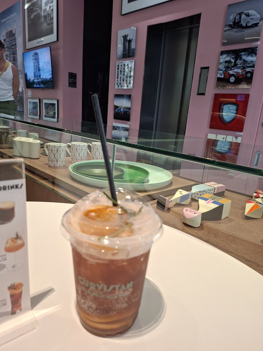 おはよーございます
トンロー駅近くにある
ポルシェの
カフェに
行ってきたよ

ポルシェなんて
ご縁の無いくるまでは
ありますが
カフェだけでも‼️

美味しく頂きました

#クラタイ食堂
#トンローカフェ
#ポルシェ
#PORSCHE