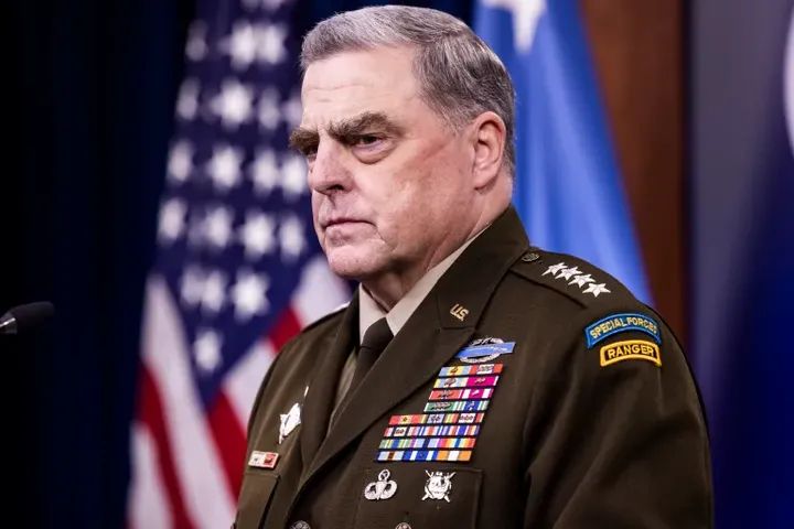 💥🇺🇲| Mark Milley Ex-Jefe del Estado Mayor Conjunto de EEUU: "Todas las bases e instalaciones costeras de EEUU fueron destruidos y ahora dependemos de los puertos indios. En materia de abastecimiento y logística. Irán logró el mayor éxito en ataques a objetivos de EEUU-Israel."