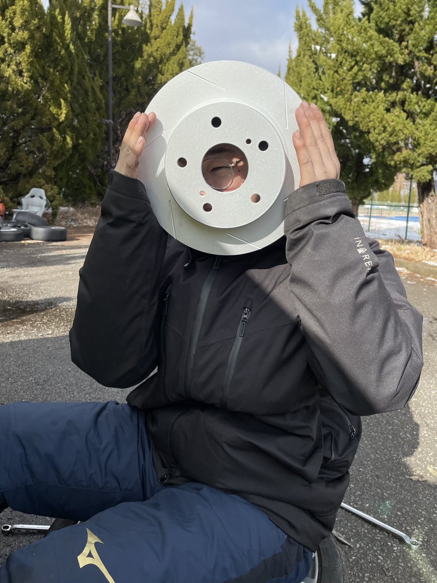 humc505's tweet photo. 【部員紹介】
06(新3年) 体育会・遠征担当
西村皓太
工学部第一類

朗らかな笑顔で冷たいギャグを言い放つムードメーカー。寝坊ガチな彼の言い訳はバリエーション豊かだ。

ひとこと：絶叫系の乗り物が好きな人は絶対楽しいよ！苦手な人も慣れて楽しくなるよ！

#自動車部 #春から広大 https://t.co/wszMPoBUWY