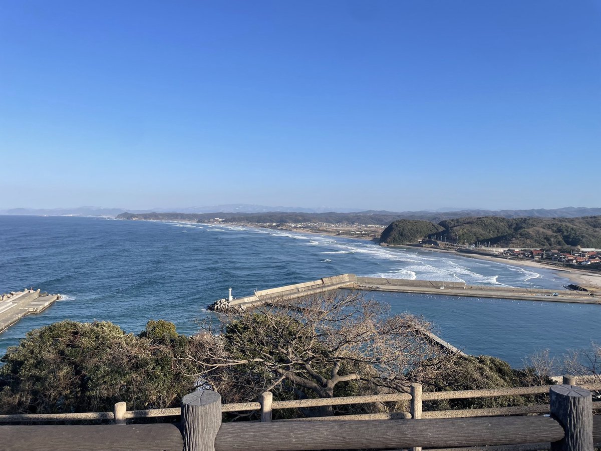 humc505's tweet photo. 【部員紹介】
06(新3年) 体育会・遠征担当
西村皓太
工学部第一類

朗らかな笑顔で冷たいギャグを言い放つムードメーカー。寝坊ガチな彼の言い訳はバリエーション豊かだ。

ひとこと：絶叫系の乗り物が好きな人は絶対楽しいよ！苦手な人も慣れて楽しくなるよ！

#自動車部 #春から広大 https://t.co/wszMPoBUWY