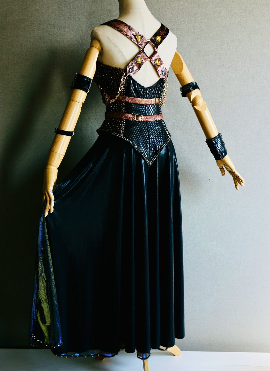 sagiri_yuko's tweet photo. ❤️🔥😎I'll be back‥😎❤️🔥
#black
#brown
#metallic
#crushedvelvet
#costume
#dress
#dance
#ballroomdance
#ballroomdress
#showdance
#couture_de_sagiri https://t.co/R5tIfrGT4b