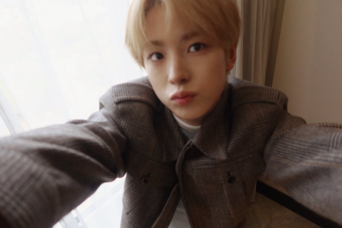 tokunoyusi's tweet image. I woke up feeling a little cranky this morning, but the outfit turned out too good to ignore, so pictures had to be taken #priority.