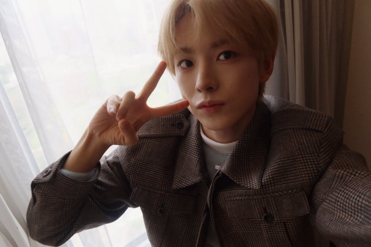 tokunoyusi's tweet image. I woke up feeling a little cranky this morning, but the outfit turned out too good to ignore, so pictures had to be taken #priority.