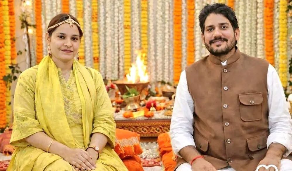 DhannarmSiyag's tweet photo. दस साल विधायक, पिताजी फौजी , पैसे वाला परिवार, जिनको भी जाट की बेटी नही मिली
कुछ तो कमी रही होगी किरदार में

समाज के पंच तो गरीब से ही कबूतरों को चुग्गा डलवाने और न्यात बार करने बने हैं
पंचों को पता है विधायक और जज है कौनसी धारा में लपेटेंगे इसलिए एक रसगुल्ले में मर गए https://t.co/5Pw3tS5cyd