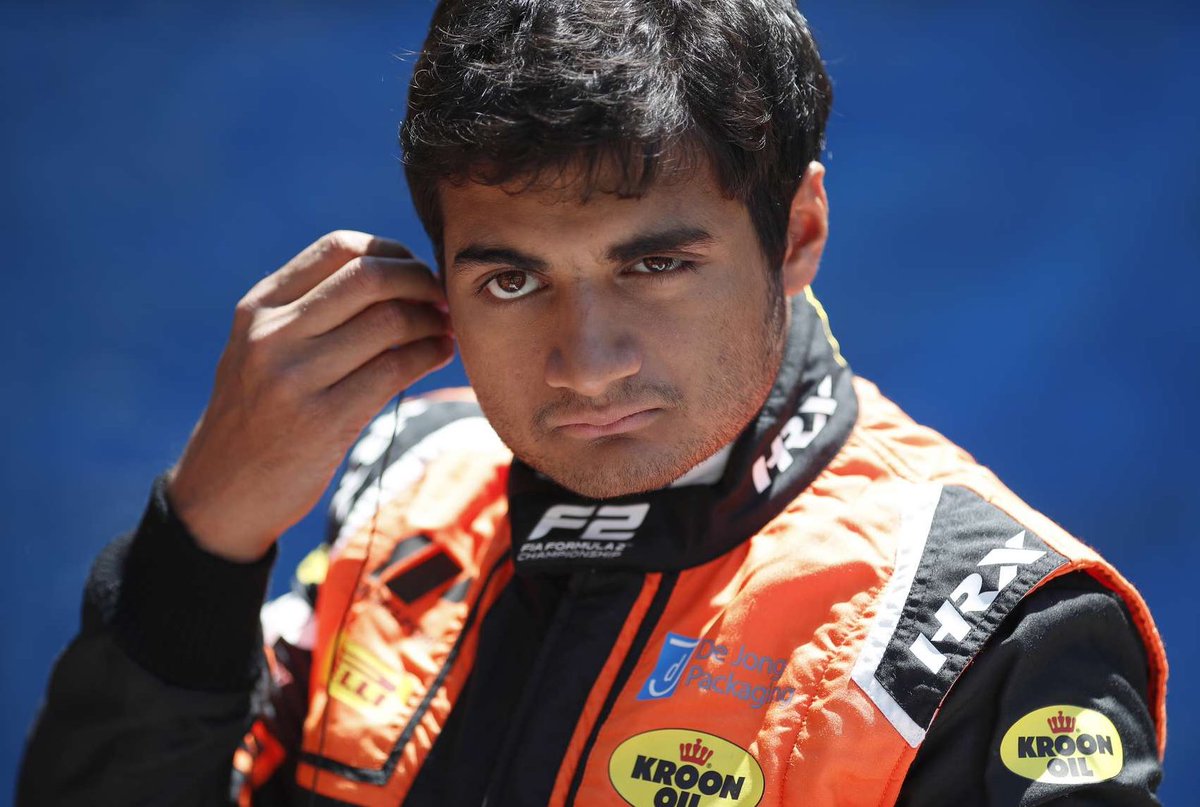 Las chicas de f1tw: educadas, bellas y con buena presencia. 

Los pibes: