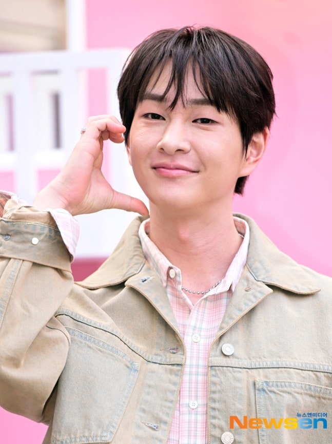 PHOTO】SHINee オンユ、5thミニアルバム「TOUGH LOVE」発売記念