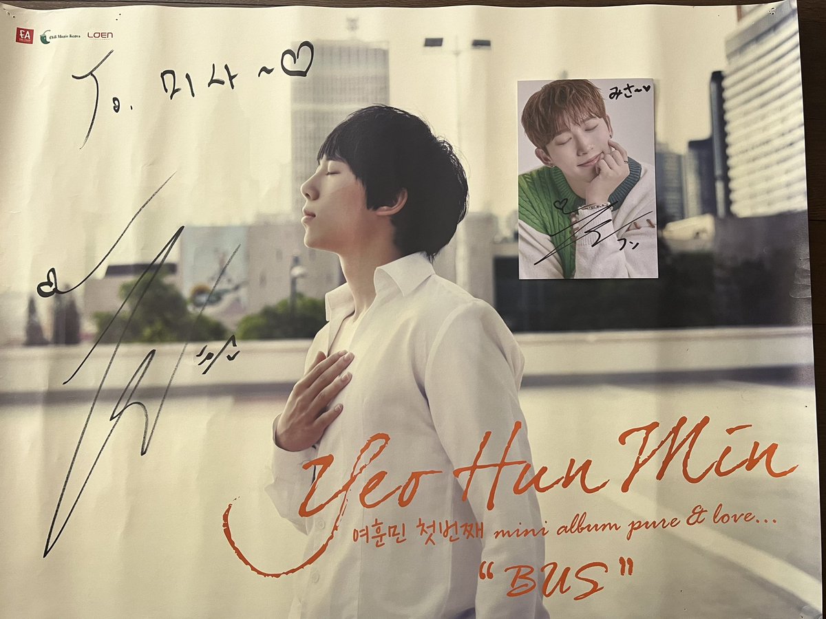 misa88570457's tweet photo. 私物サイン2つ 同時にサイン💛
サイン 韓国と日本 わけて書いてくれてる🥰 素晴らしい👍
レコーディングすると言っていたので
ソロデビュー20周年でアルバムかなぁ
#HOON #HOONMIN #훈 https://t.co/aVDDnkuFID