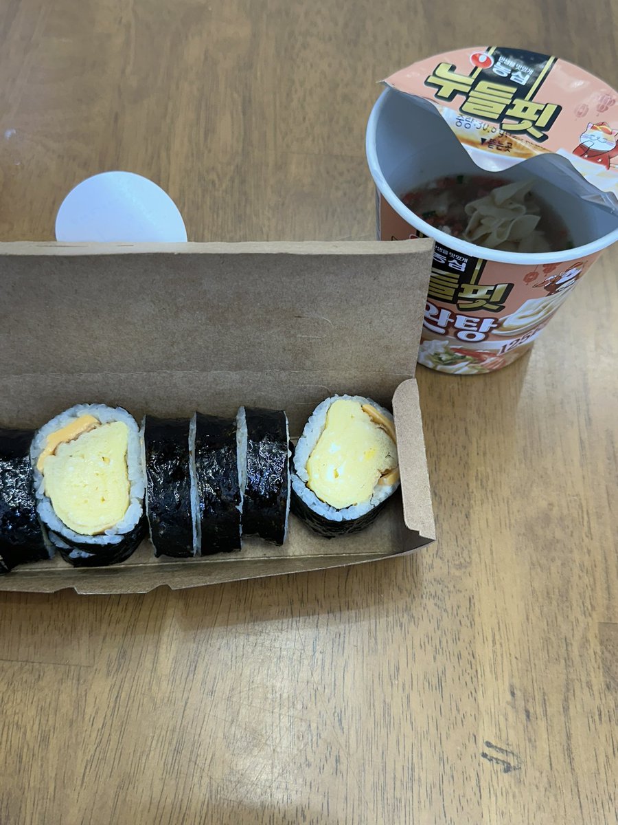 nyam_cherry's tweet photo. 와사마리 김밥 https://t.co/g9qlXzCrPA