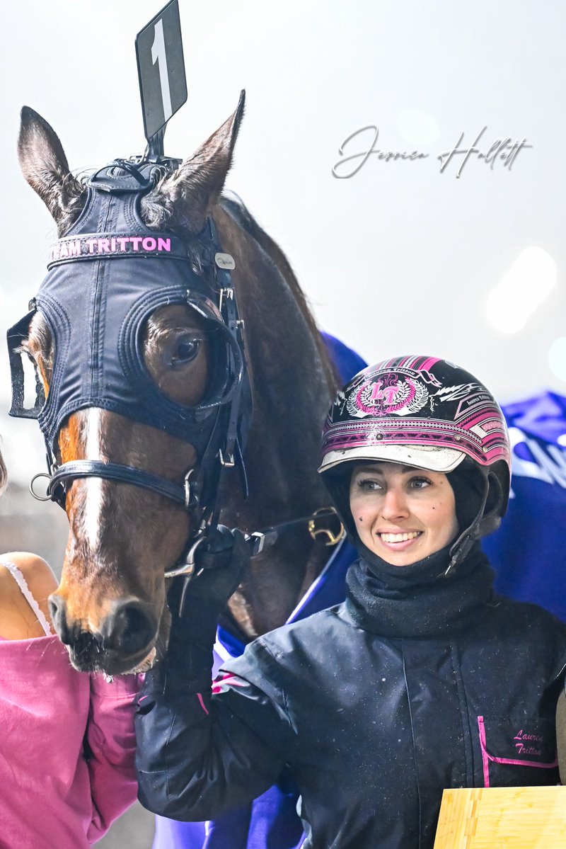 Jessica Hallett tweet media