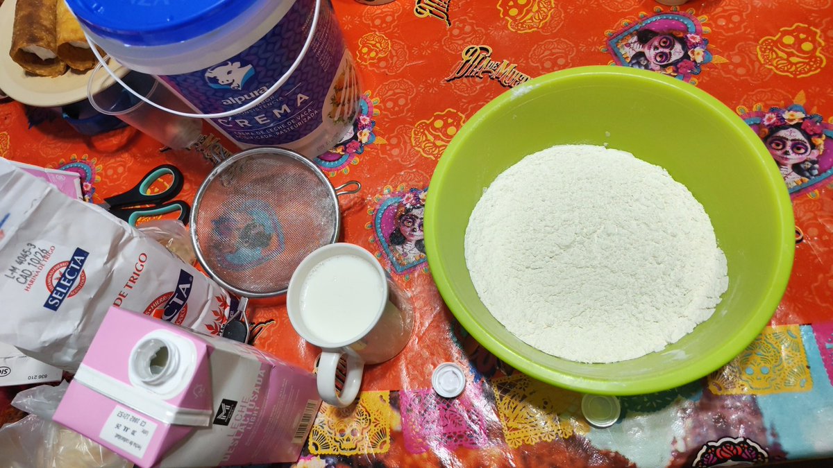 Ok... Ya me di cuenta que sí estoy estresada/ansiosa. Cuando lo estoy me pongo a preparar postres que me gustan (voy a hacer crepas)