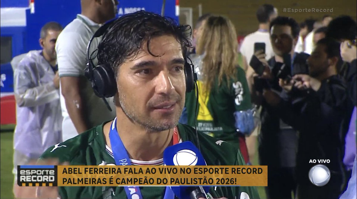 “Eu tenho medo, sou normal, gosto de comer com a mão, andar descalço… E quando vocês olham para mim, acham que eu tenho que ser exemplo em tudo. Eu quero ser só uma pessoa normal, viver a minha vida do meu jeito, bem simples, comer o meu feijão com arroz, com a farofa, que