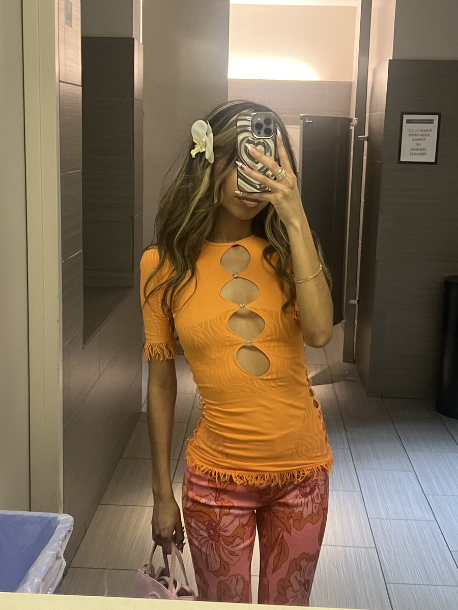 spicyamor's tweet image. #Badgirls #DevHynes