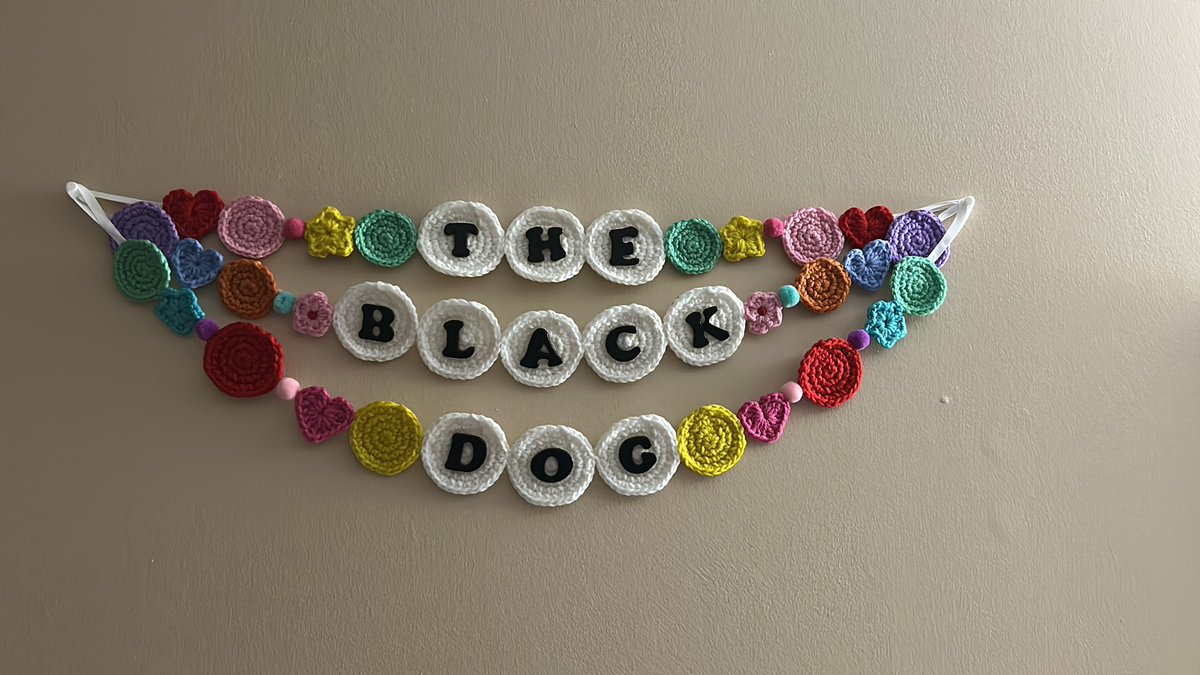 Guys my friends crocheted this friendship bracelet for me with my favorite Taylor song 🥹 it’s so cute I’m obsessed