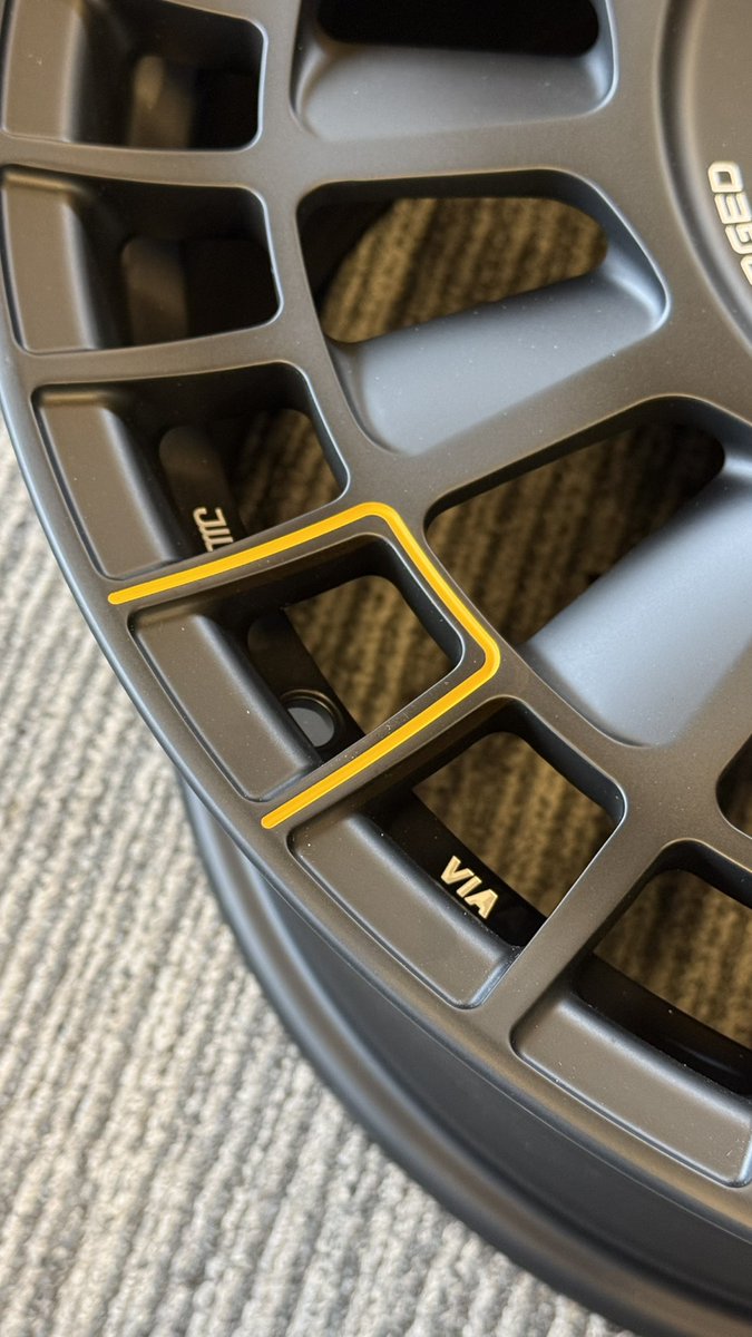 UNPARALLELLED tweet media