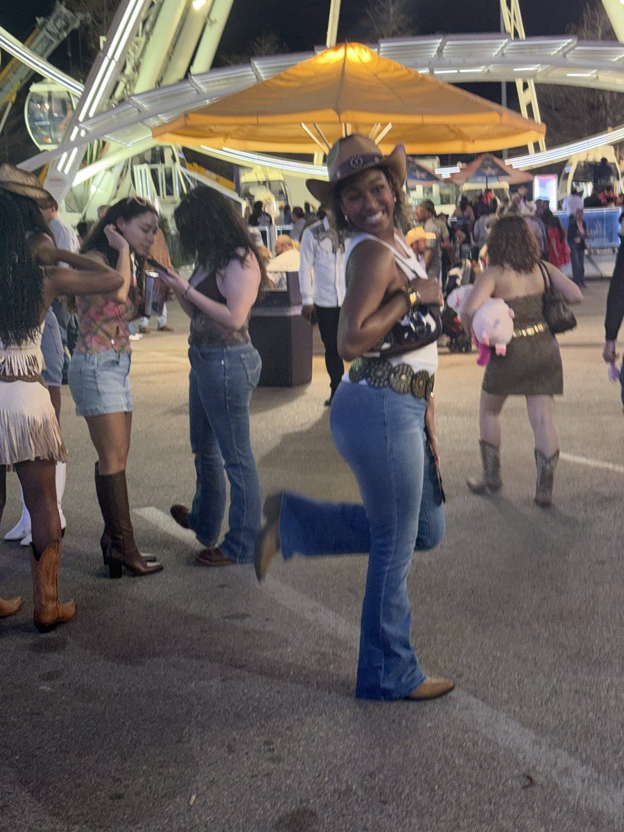 they_love_mic's tweet photo. 🤠😝🤘🏾 https://t.co/QUE6BcpVPS